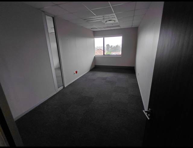 1,960M² OFFICE TO LET IN WOODMEAD